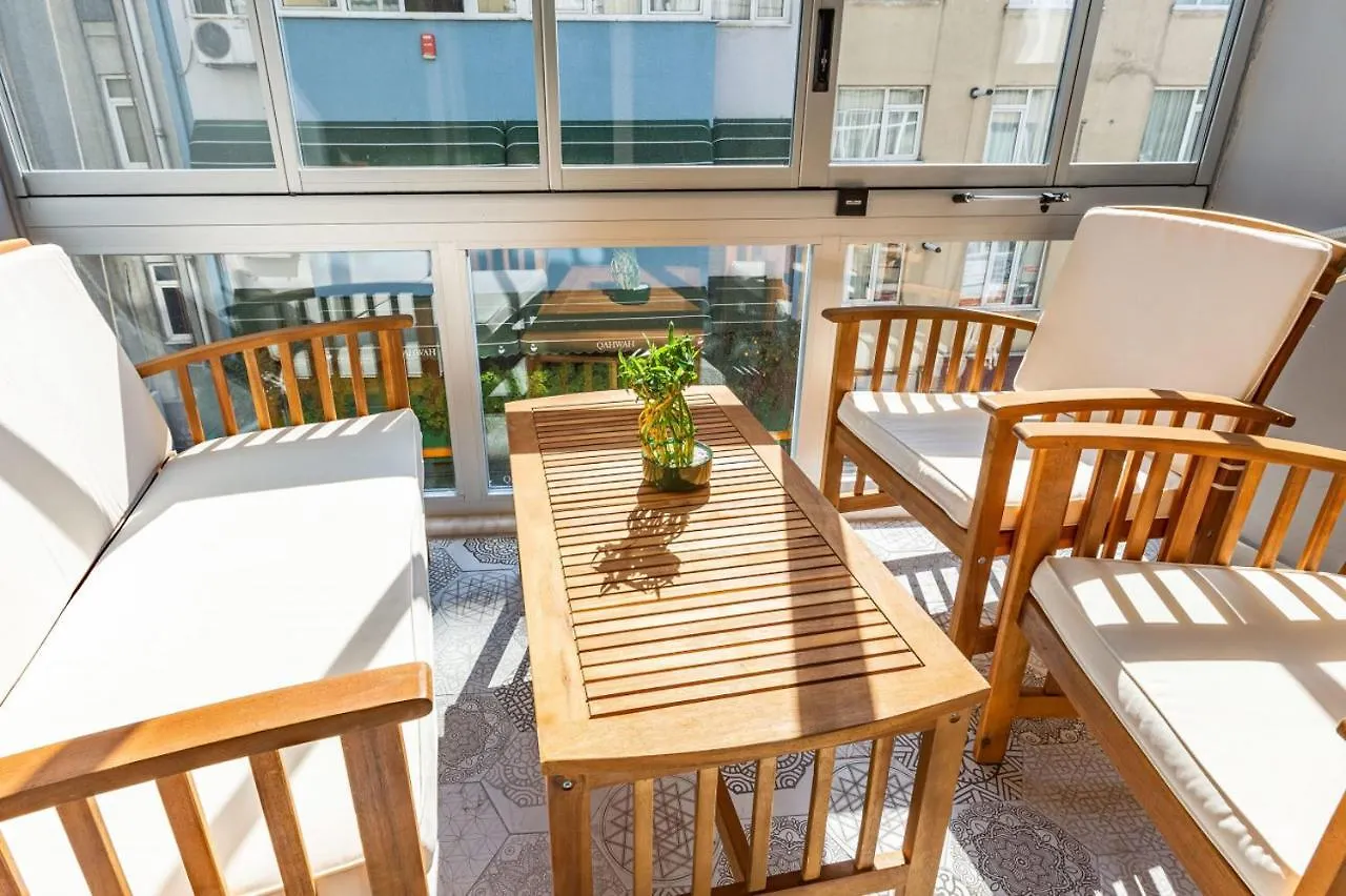 Stylish Apartment In Moda Near Popular Attractions With Balcony Istanbul