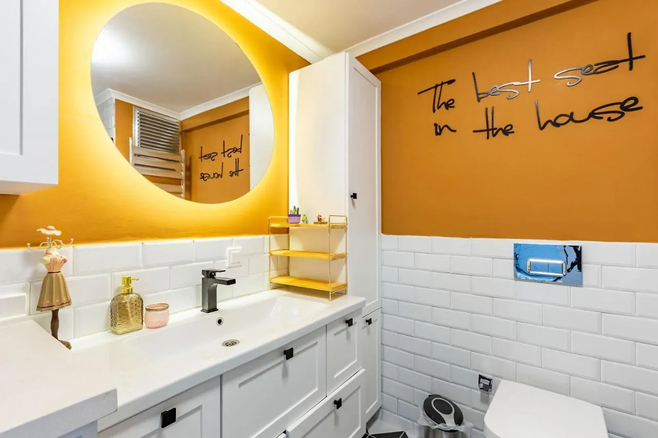 Stylish Apartment In Moda Near Popular Attractions With Balcony Istanbul 0*,  Turkey